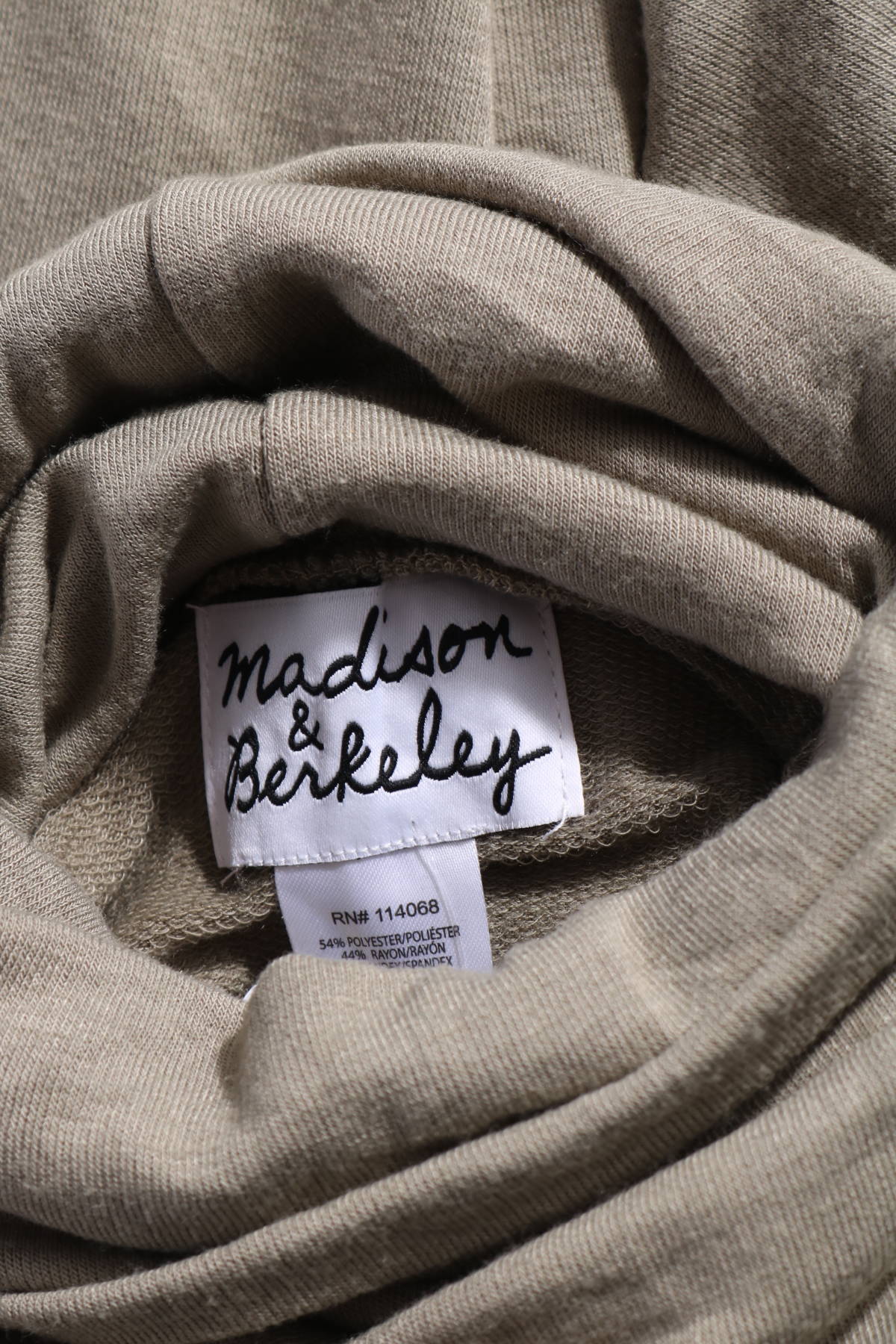 Блуза с поло яка MADISON & BERKELEY3