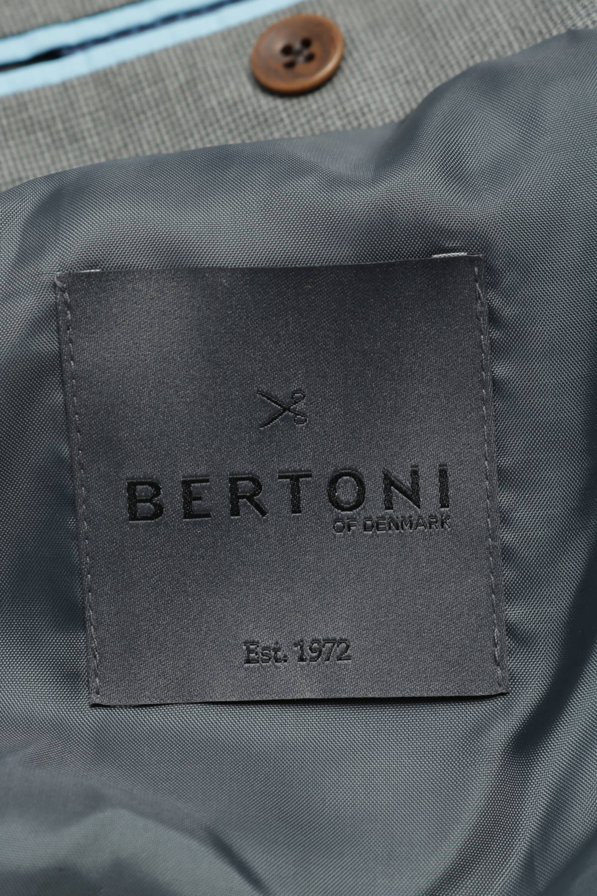 Спортно-елегантно сако BERTONI3
