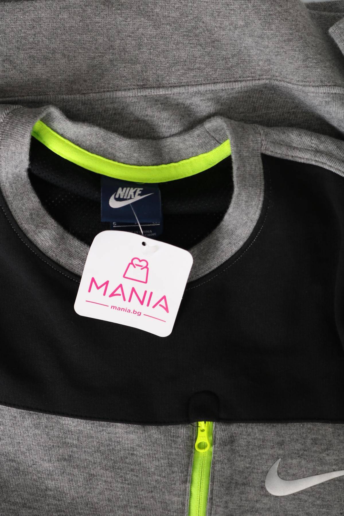 Спортна блуза NIKE3 - Mania Спортна блуза NIKE3