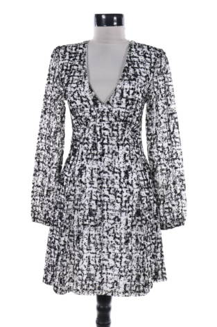 Официална рокля GUESS - Mania Официална рокля GUESS