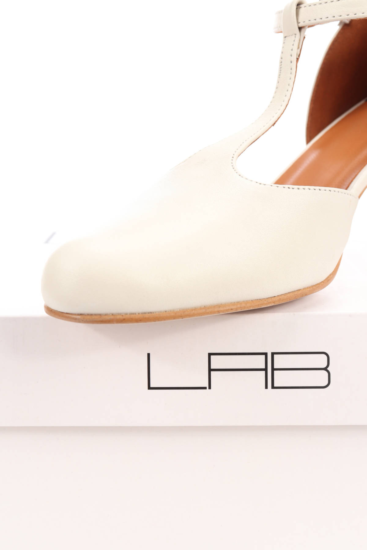Обувки на ток LAB4