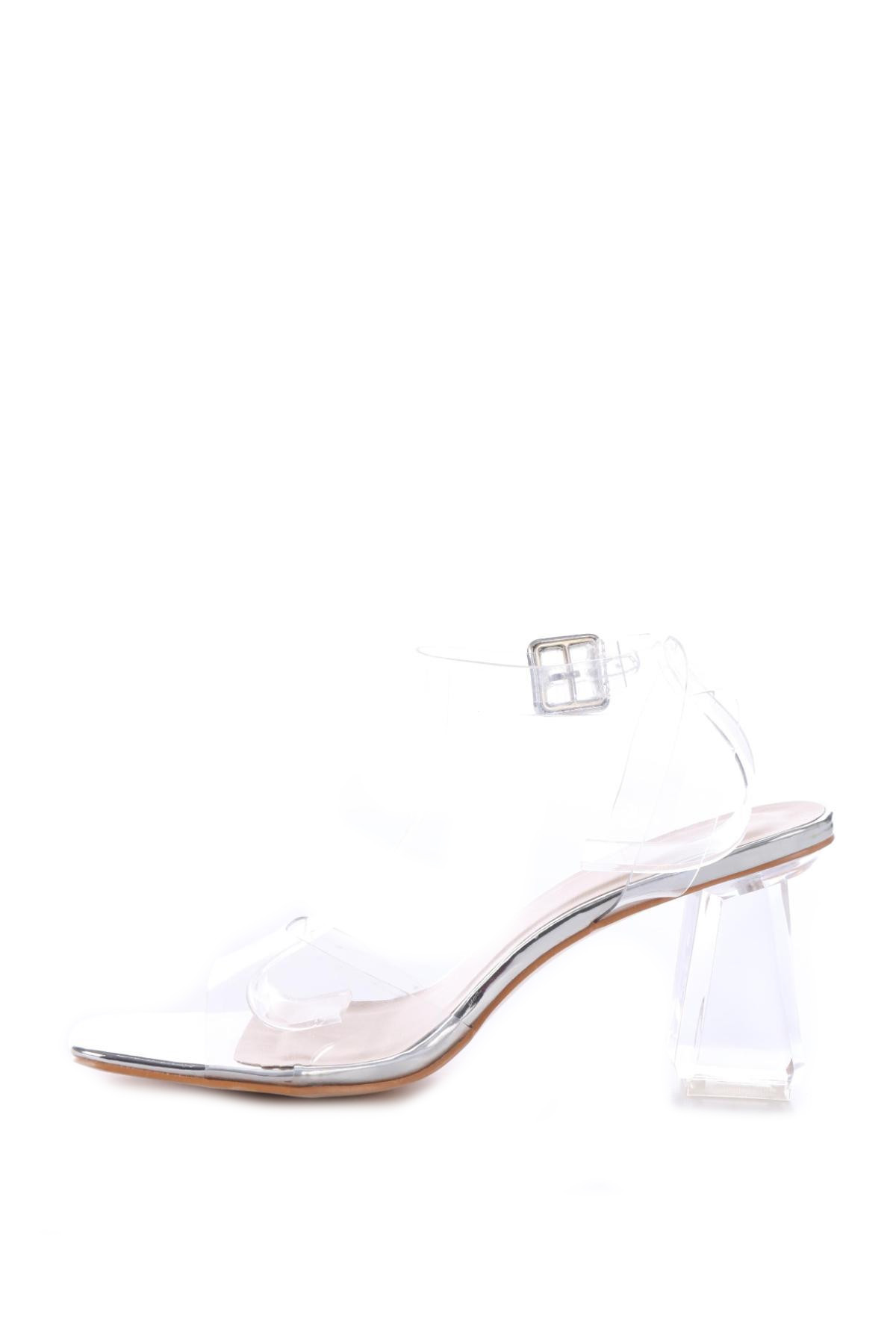 Сандали на ток PRETTYLITTLETHING3