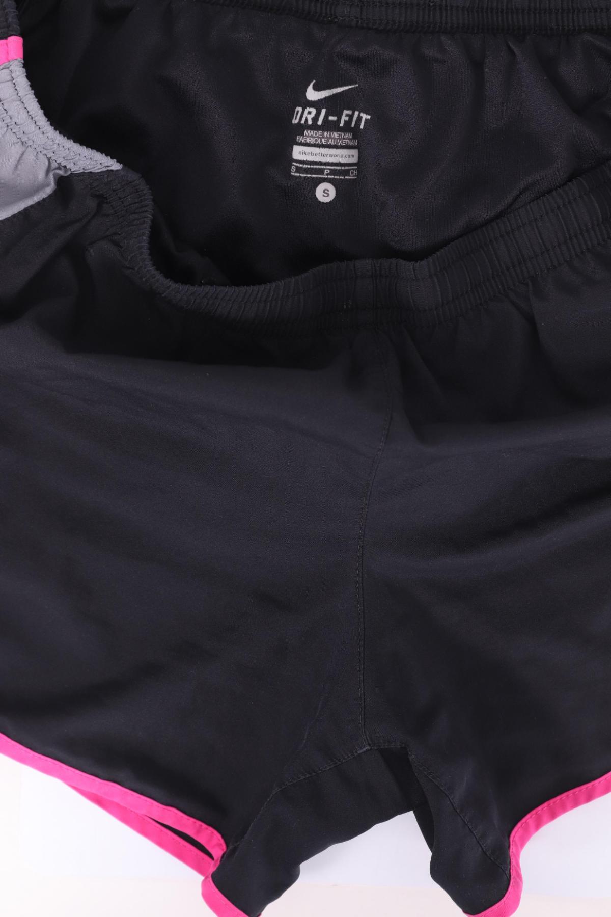 Спортни къси панталони NIKE3