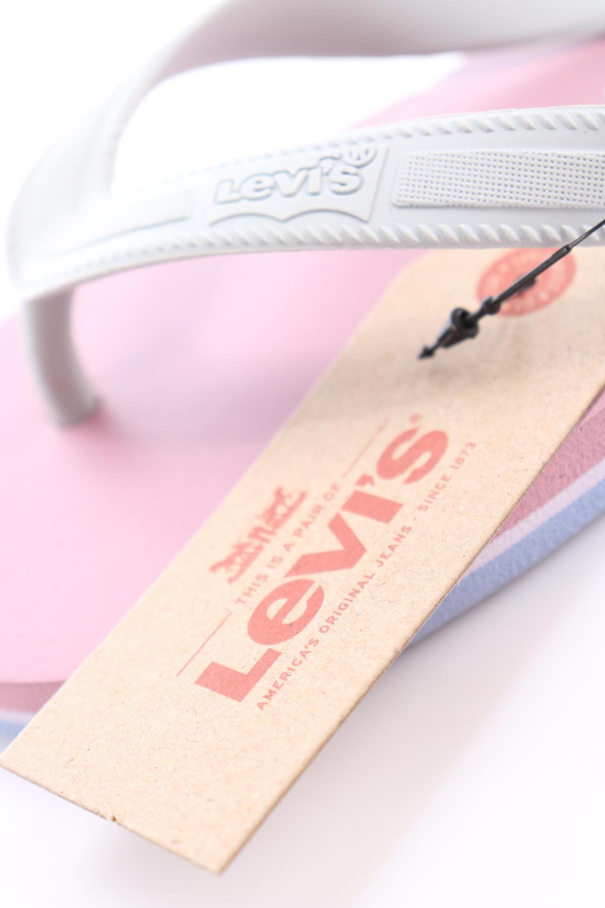 Чехли LEVI'S4