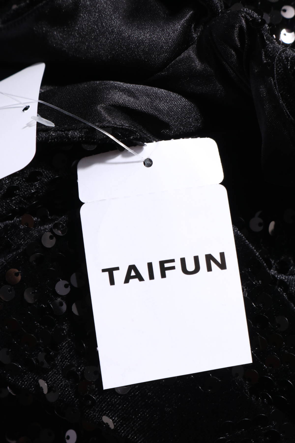 Официална рокля TAIFUN3