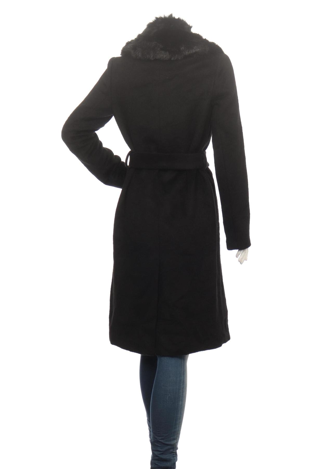 Зимно палто GUESS2