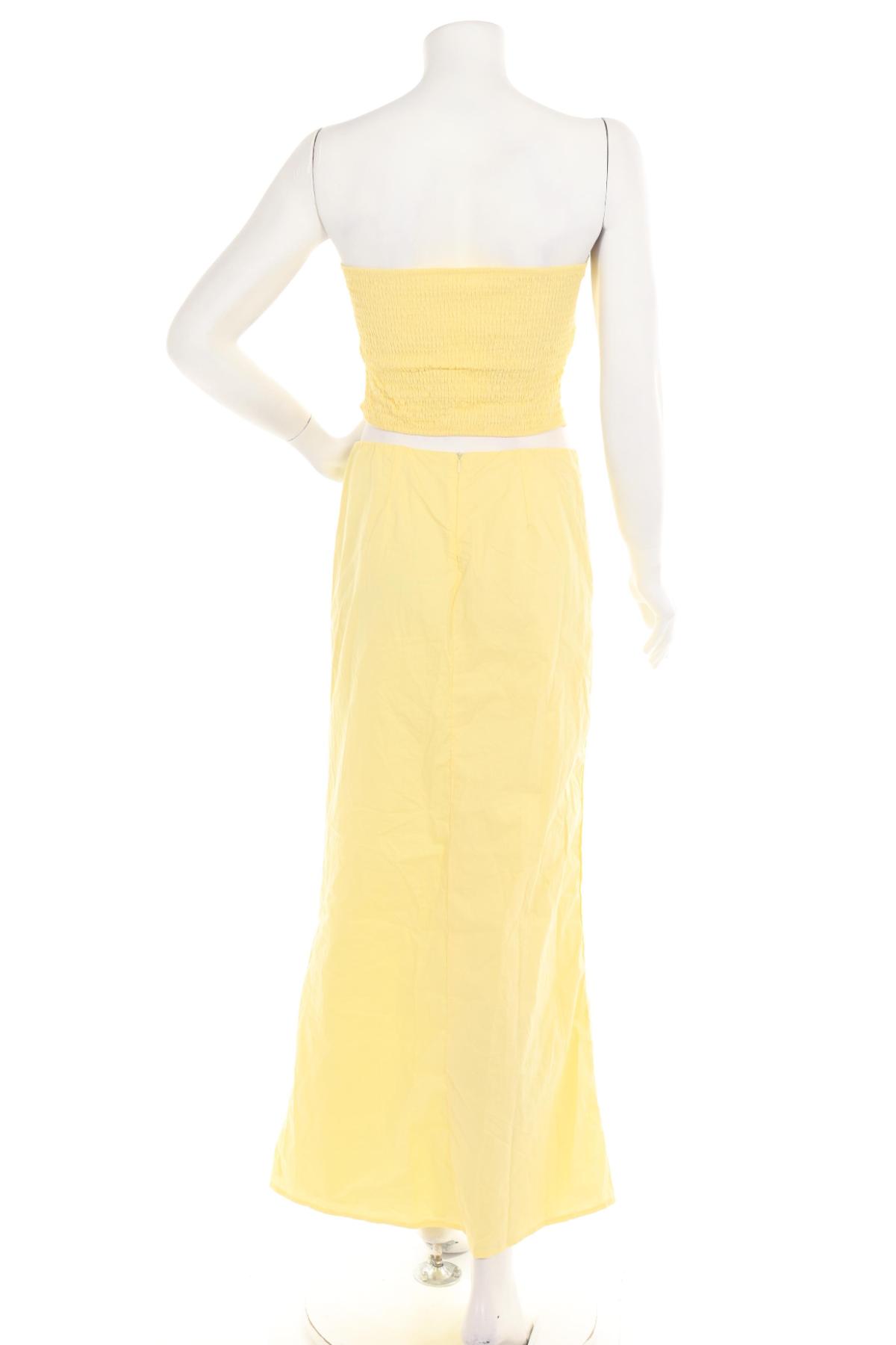 Костюм с пола NO NAME2