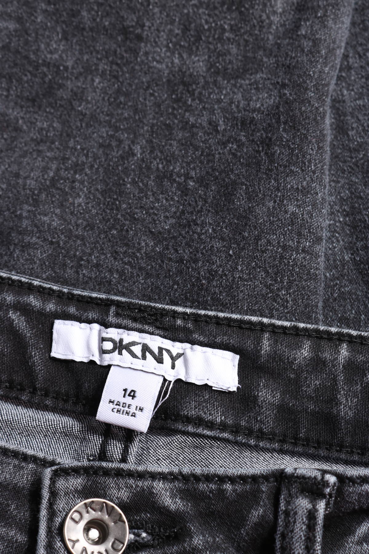 Детски дънки DKNY3
