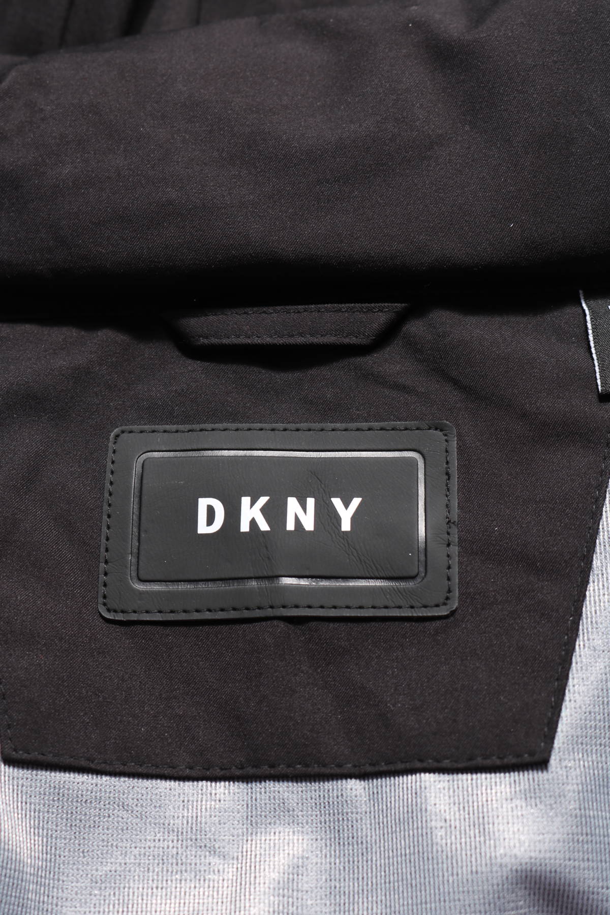 Спортно яке DKNY3