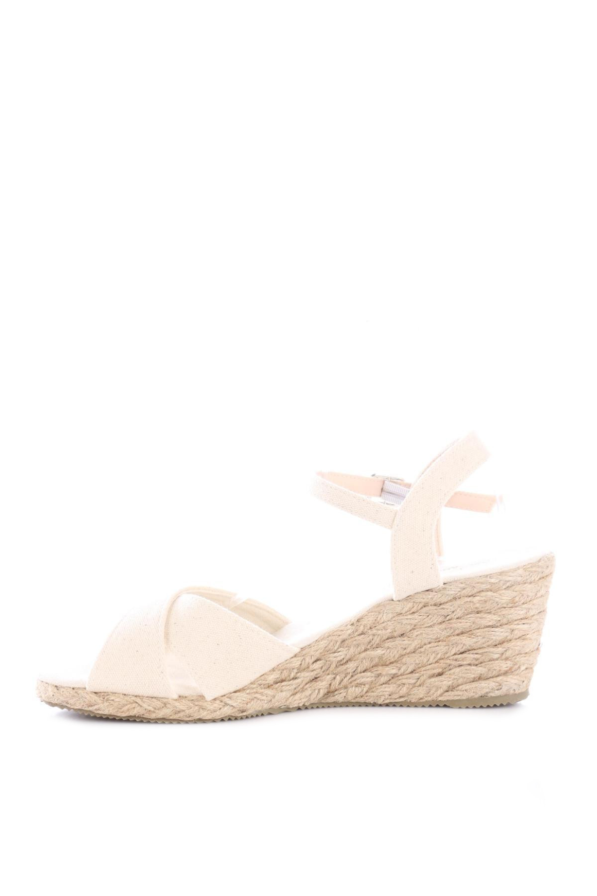 Сандали на ток ABOUT YOU3