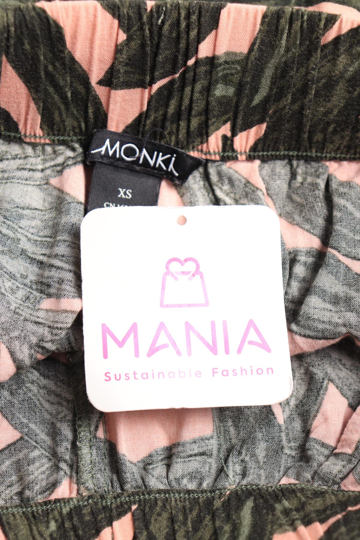 Къси панталони MONKI3