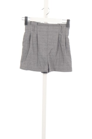 Pantaloni scurţi STRADIVARIUS