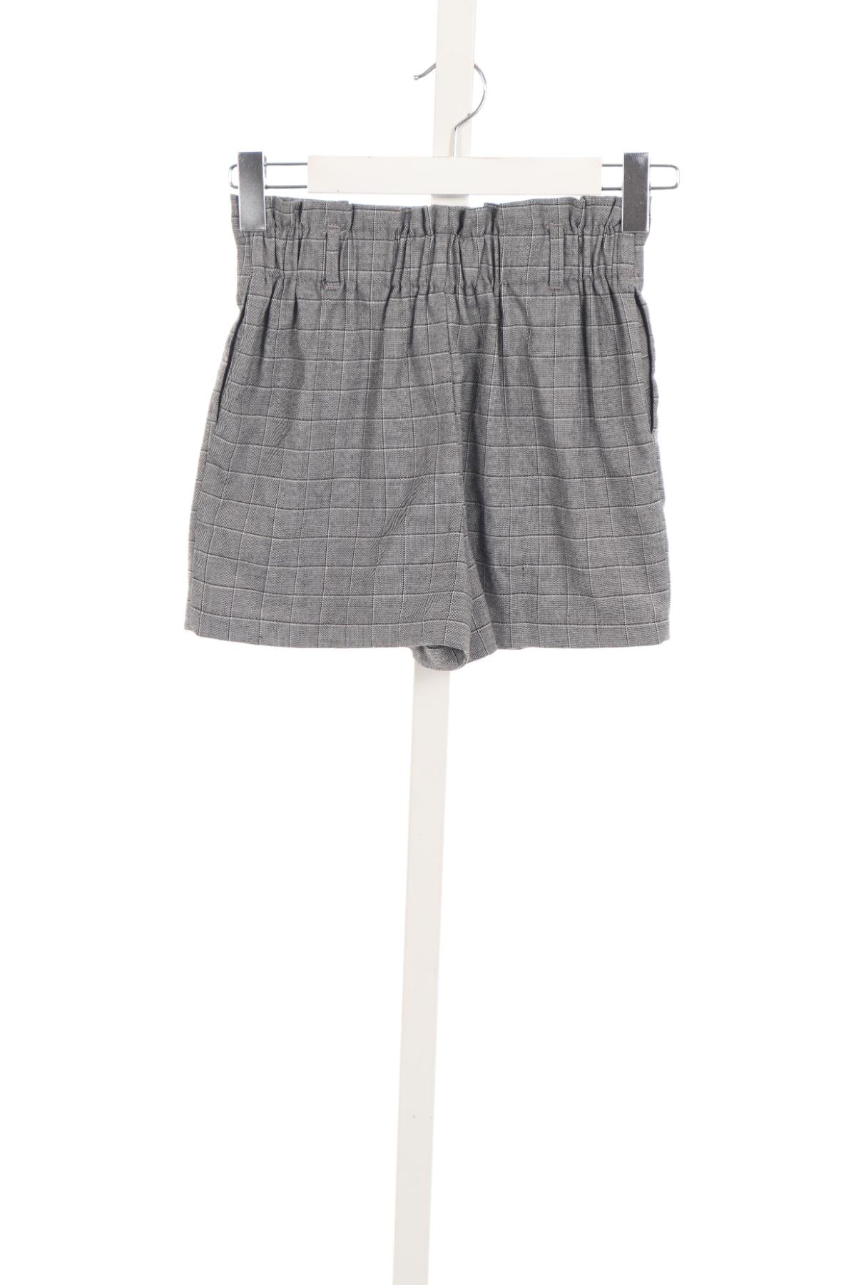 Къси панталони STRADIVARIUS2