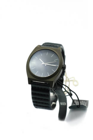 Часовник Nixon - Mania Часовник Nixon