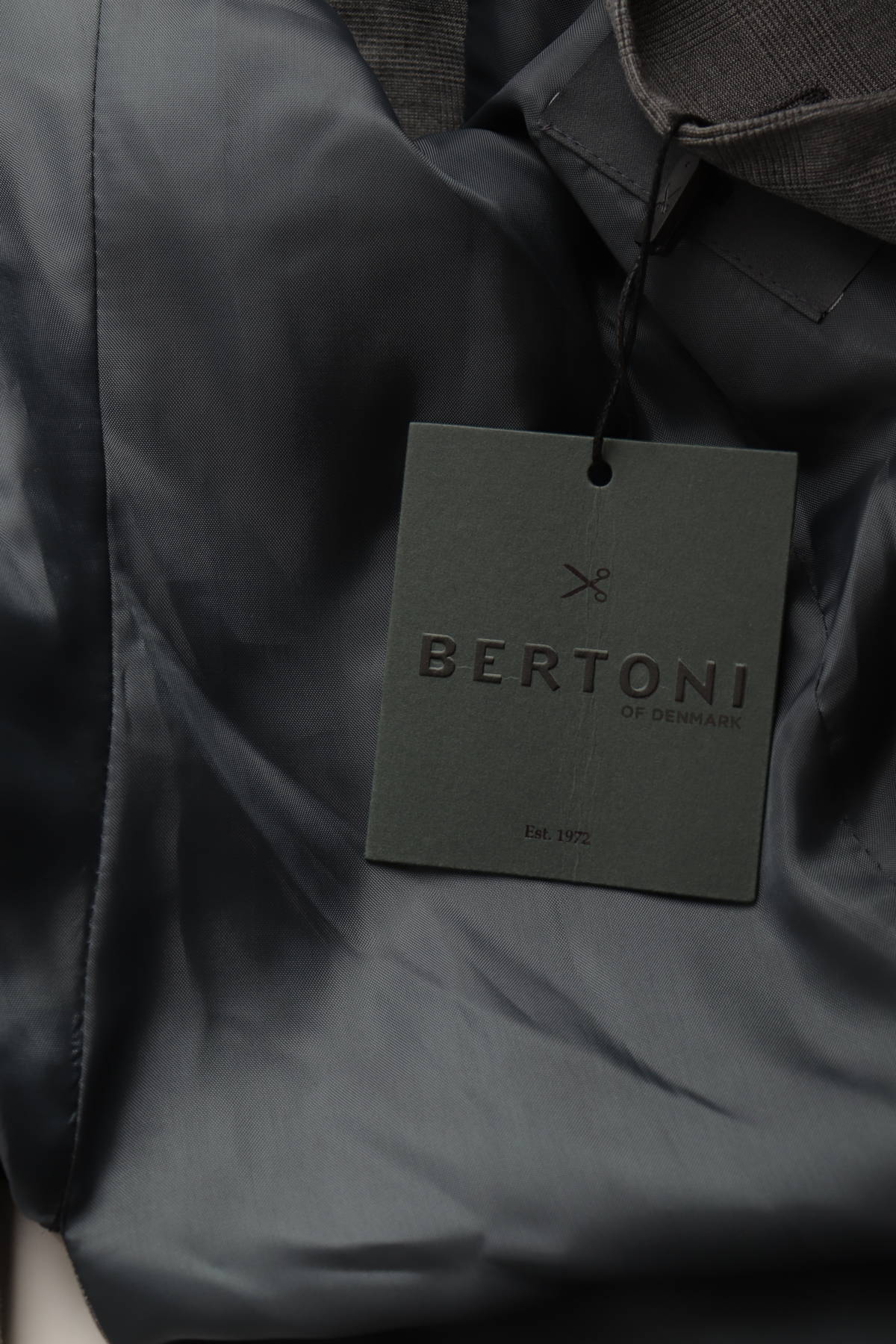 Официално сако BERTONI3