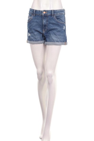 Blugi scurţi BERSHKA