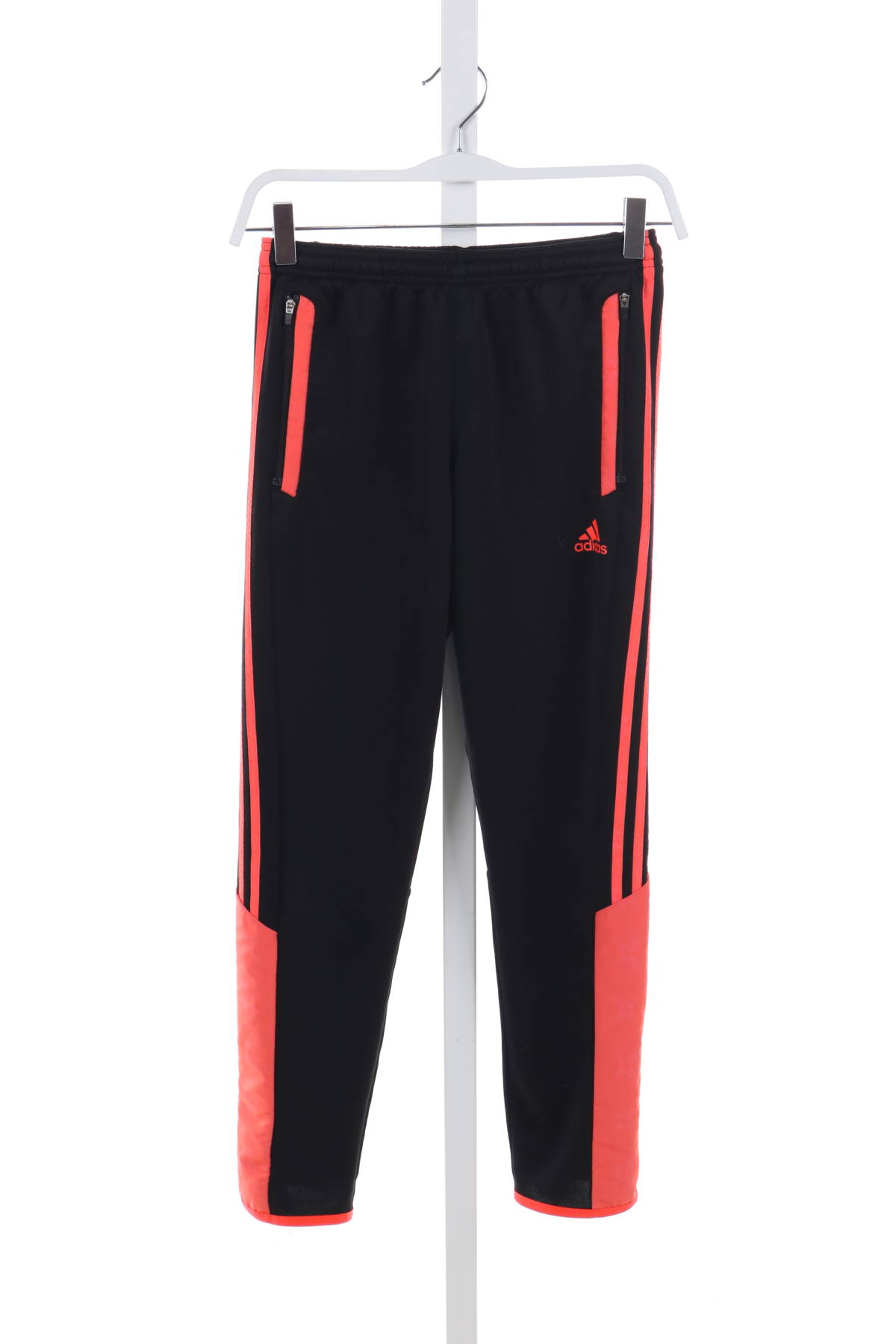 Детско спортно долнище Adidas1 - Mania Детско спортно долнище Adidas1