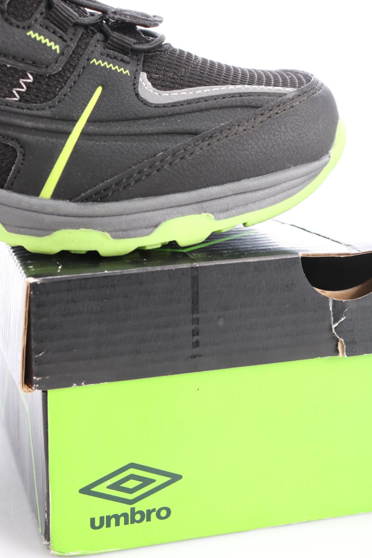 Спортни Обувки UMBRO4