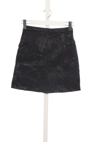 Кожена пола NO NAME