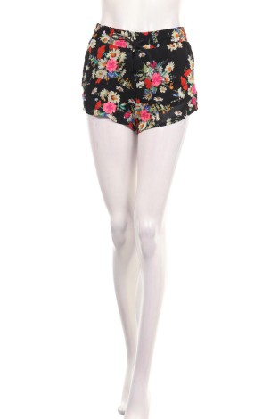 Pantaloni scurţi BERSHKA