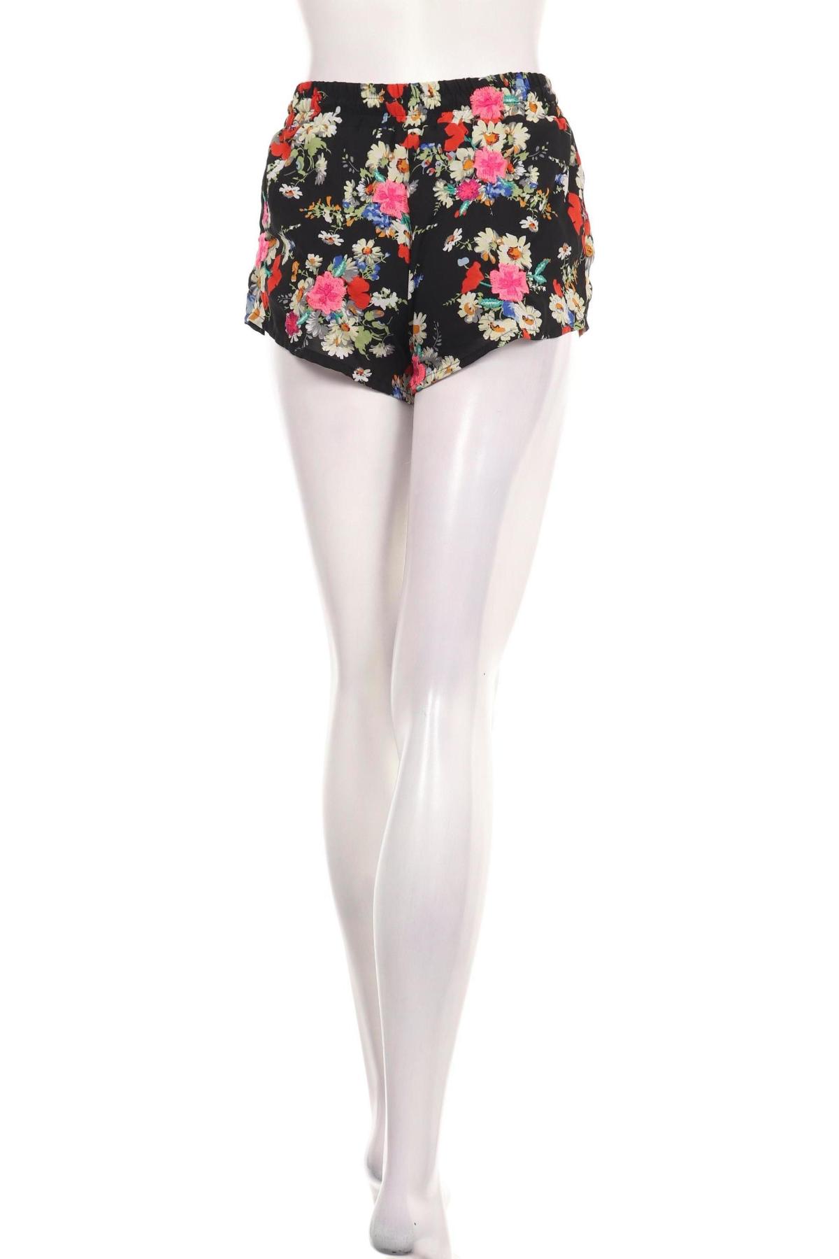 Къси панталони BERSHKA2