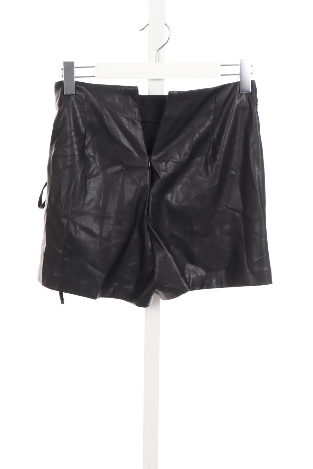 Кожени къси панталони STRADIVARIUS2