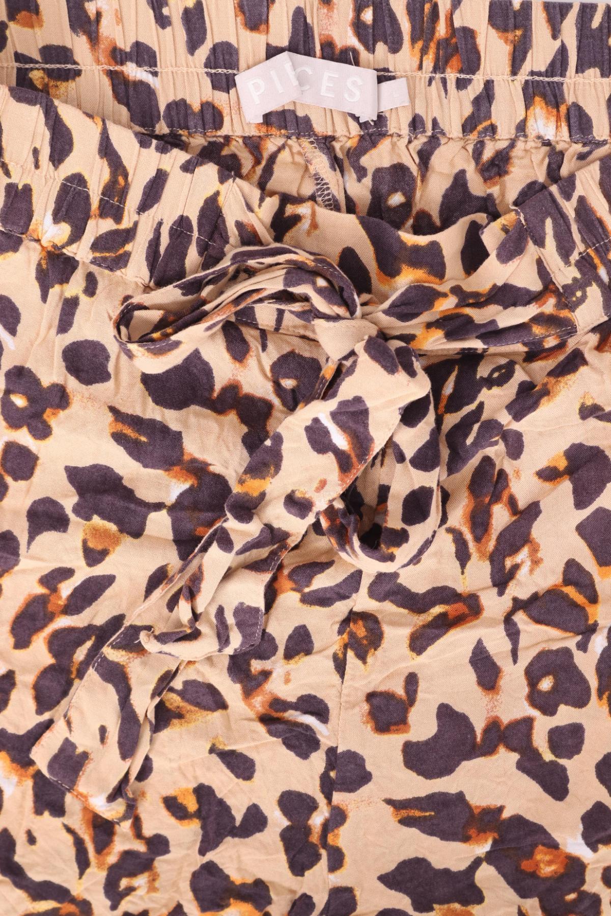 Къси панталони PIECES3