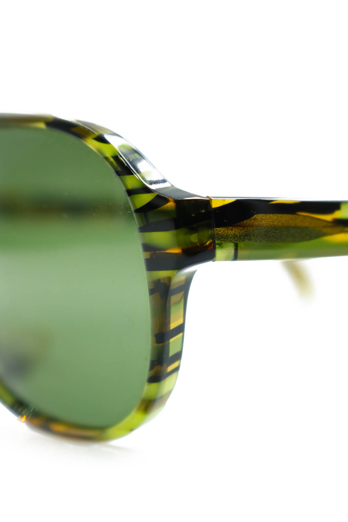 Слънчеви очила L.G.R4