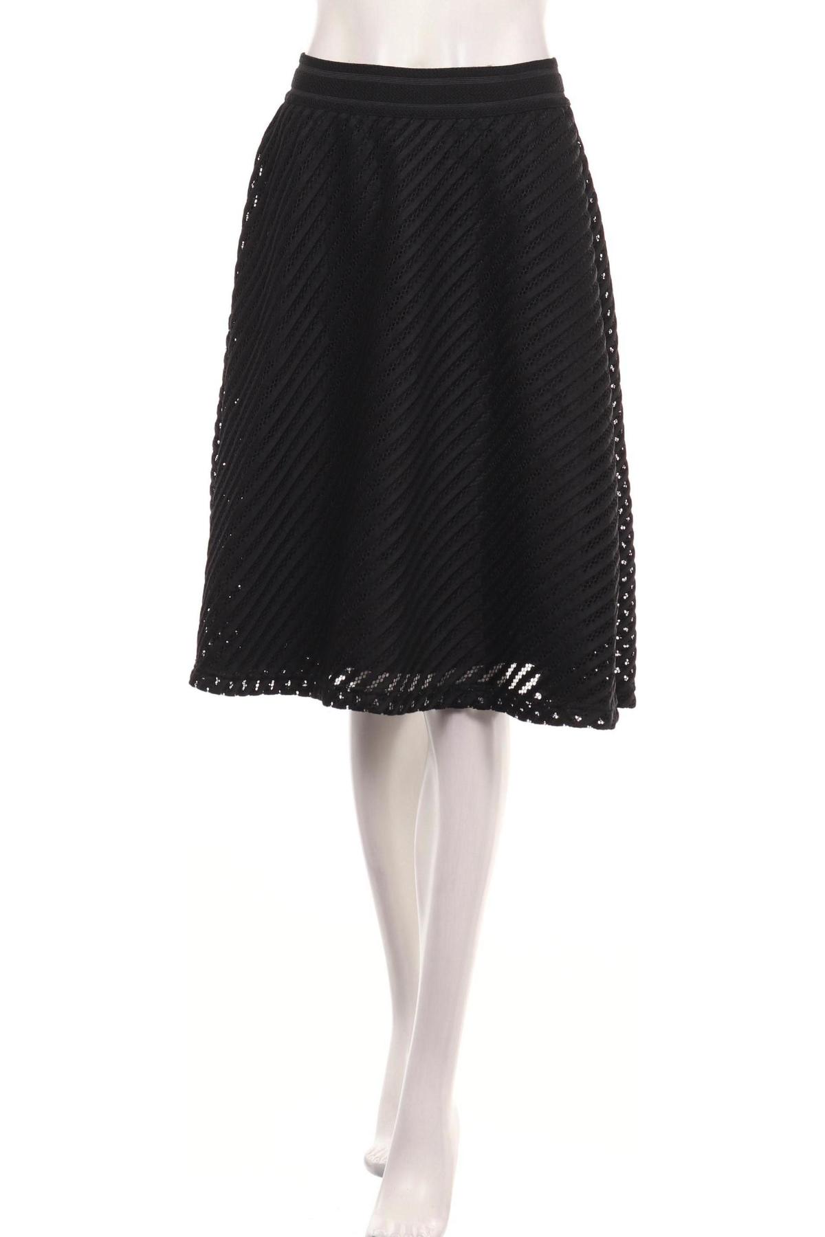 Пола JACQUELINE DE YONG1