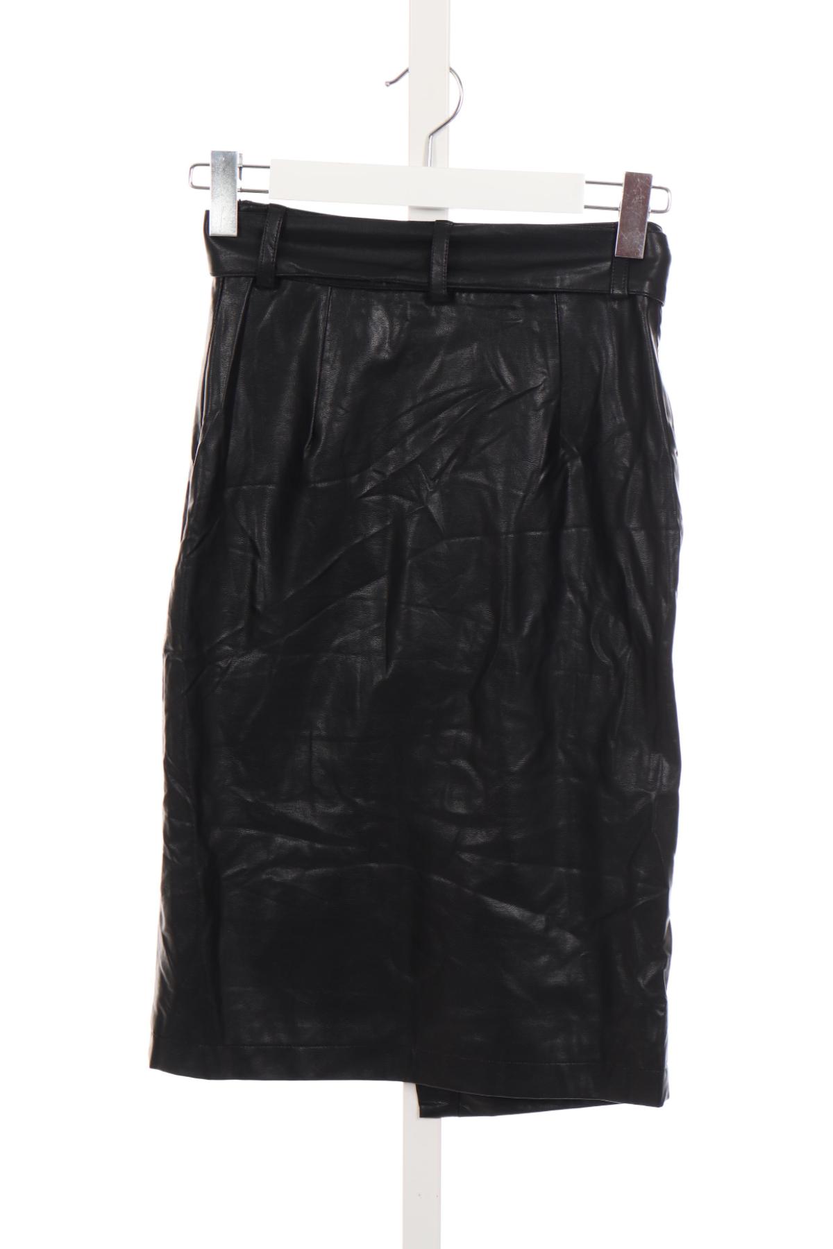 Кожена пола NA-KD2