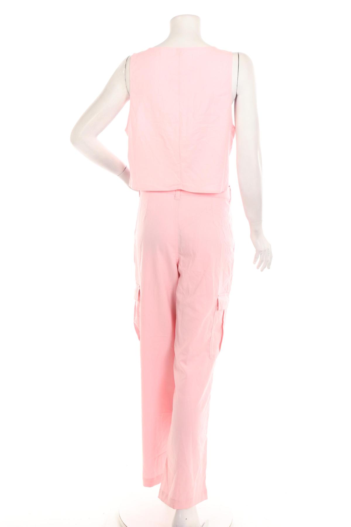 Костюм с панталон H&M DIVIDED2