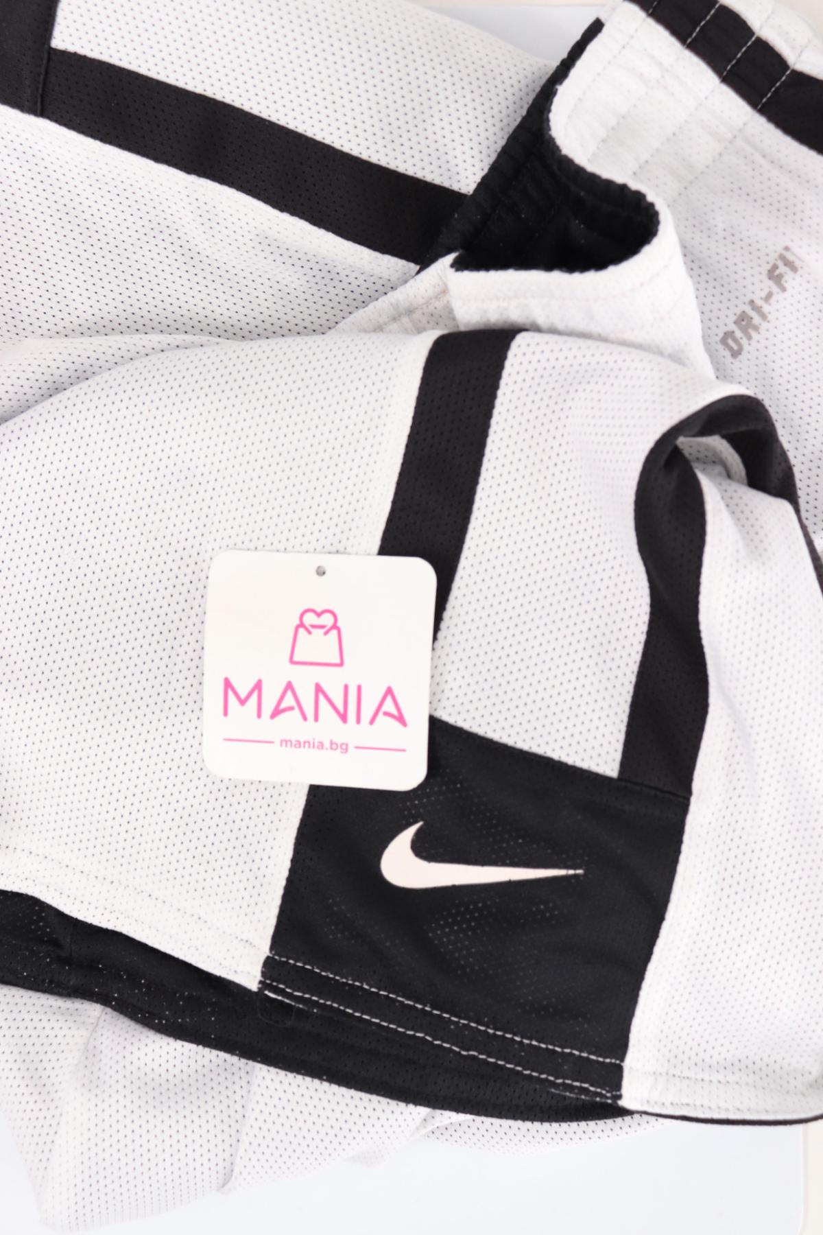 Спортни къси панталони NIKE3