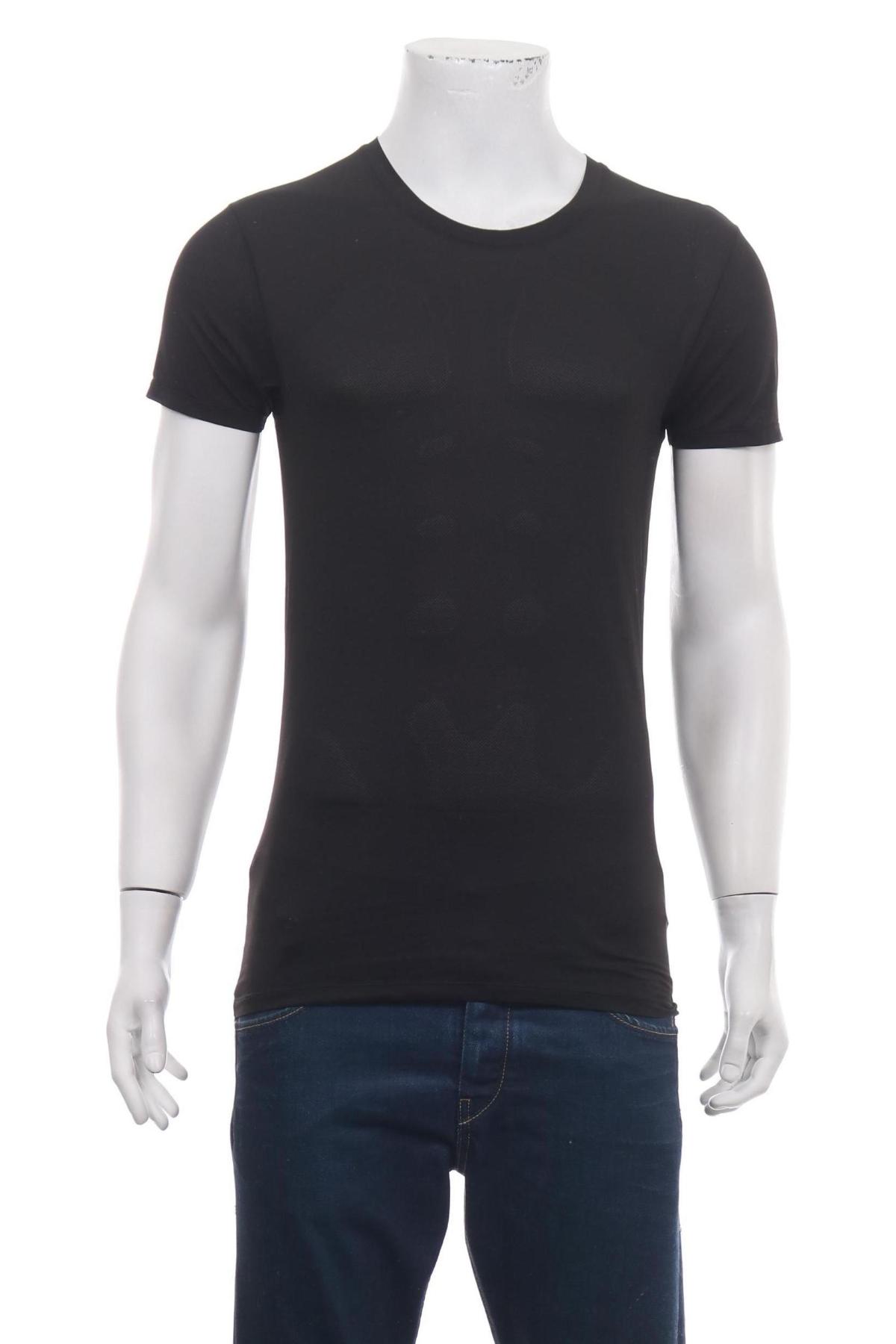 Спортна тениска UNIQLO1