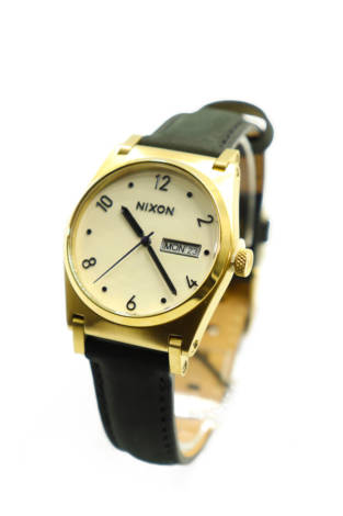Часовник Nixon - Mania Часовник Nixon