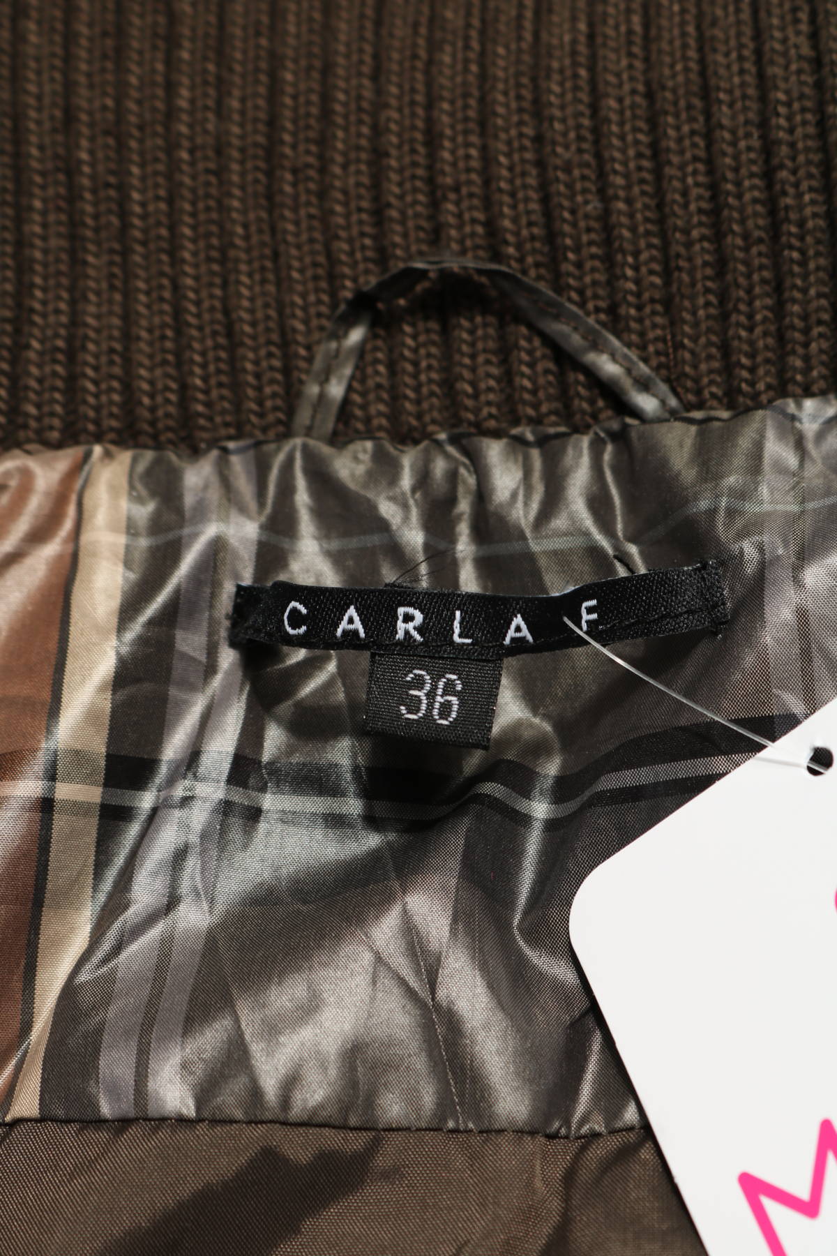 Яке Carla F.3 Яке Carla F.3