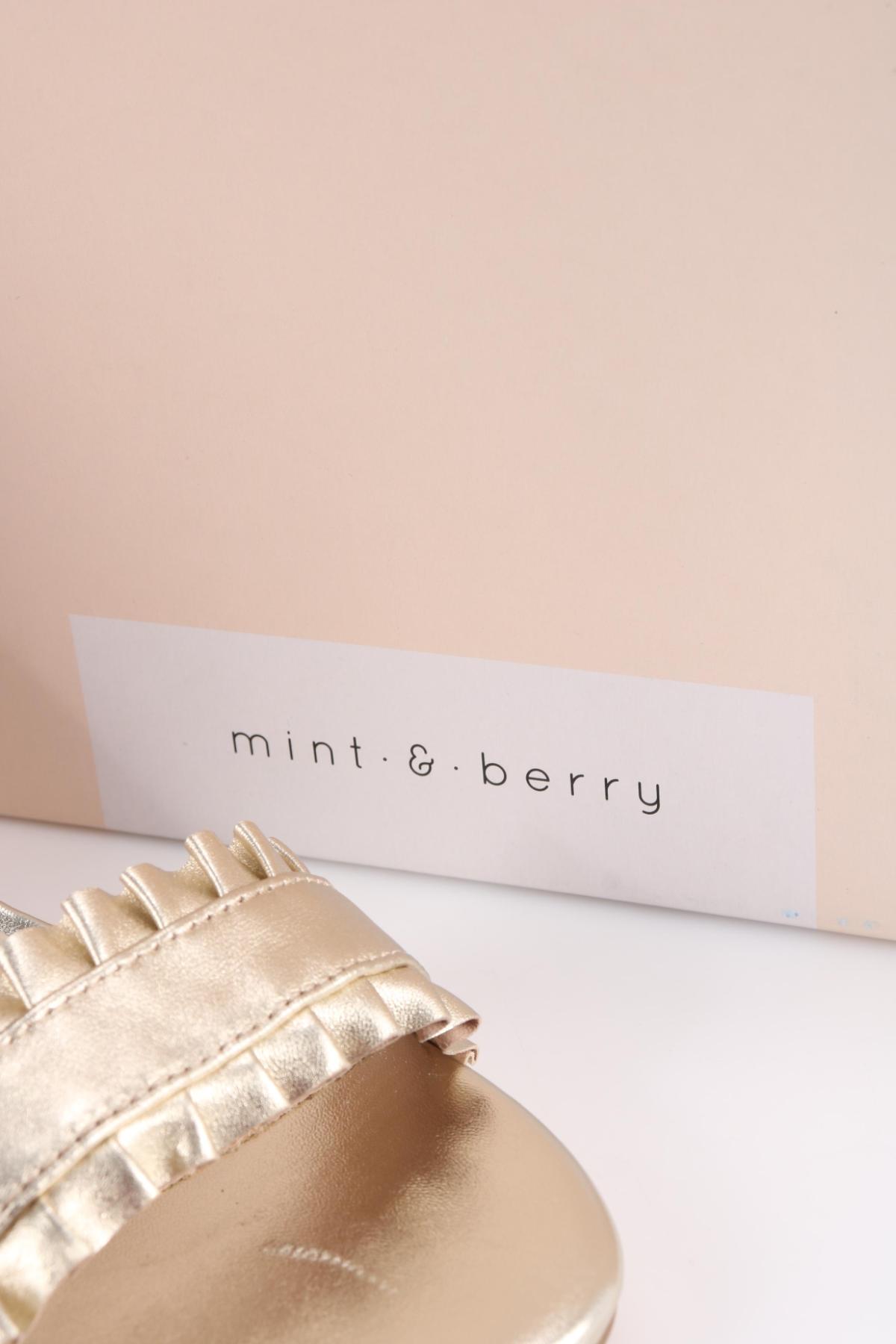 Сандали на ток MINT & BERRY4
