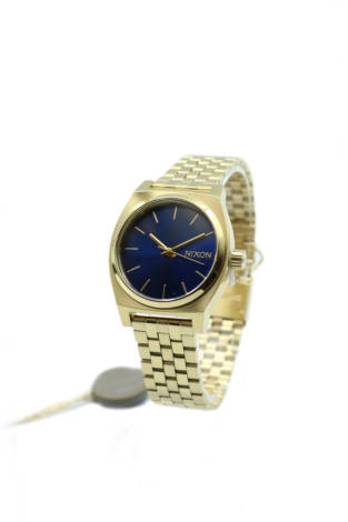 Часовник Nixon - Mania Часовник Nixon