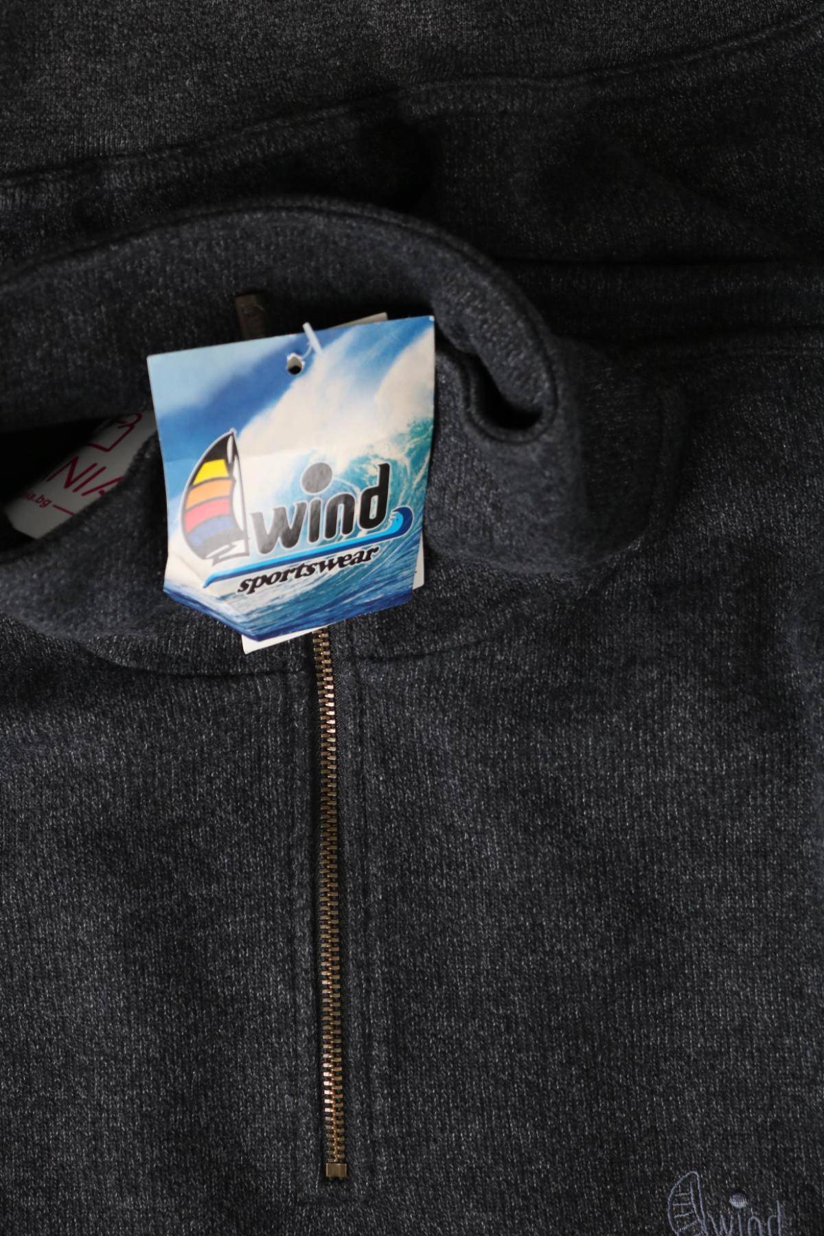 Пуловер с поло яка WIND3
