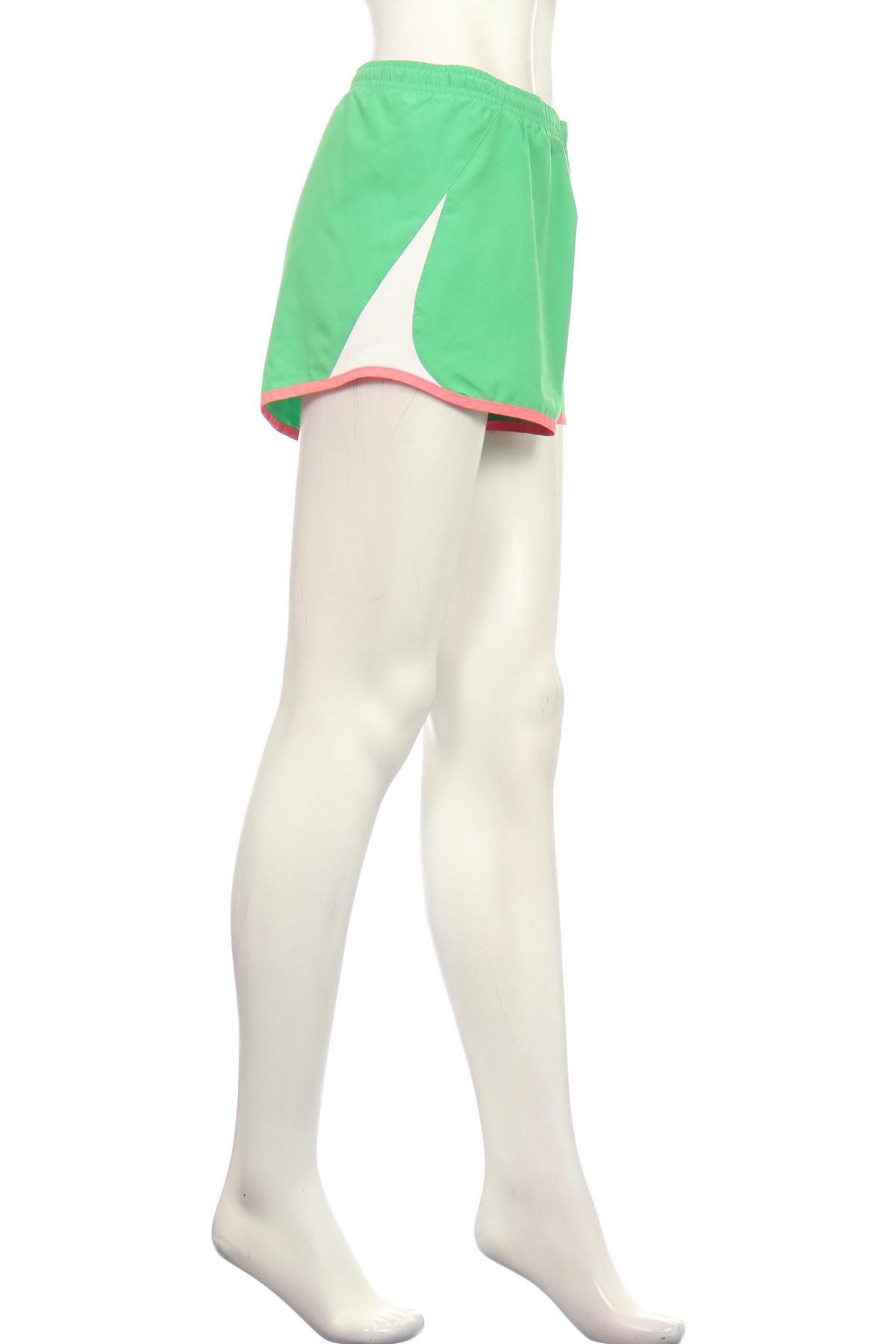 Спортни къси панталони NIKE3