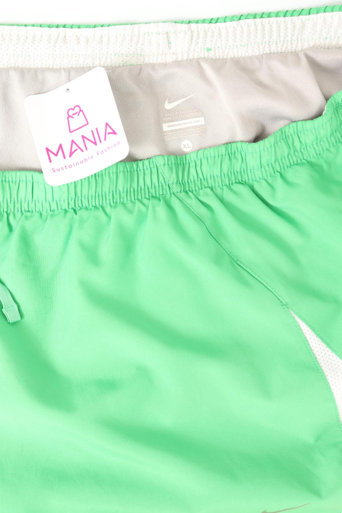 Спортни къси панталони NIKE4