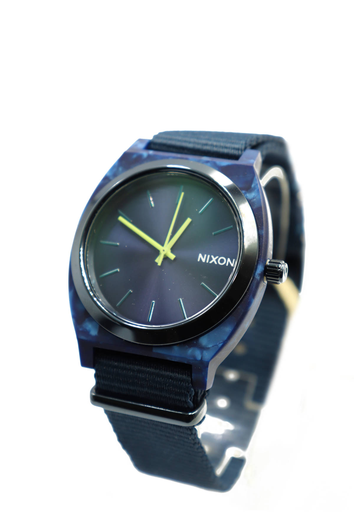 Часовник NIXON1
