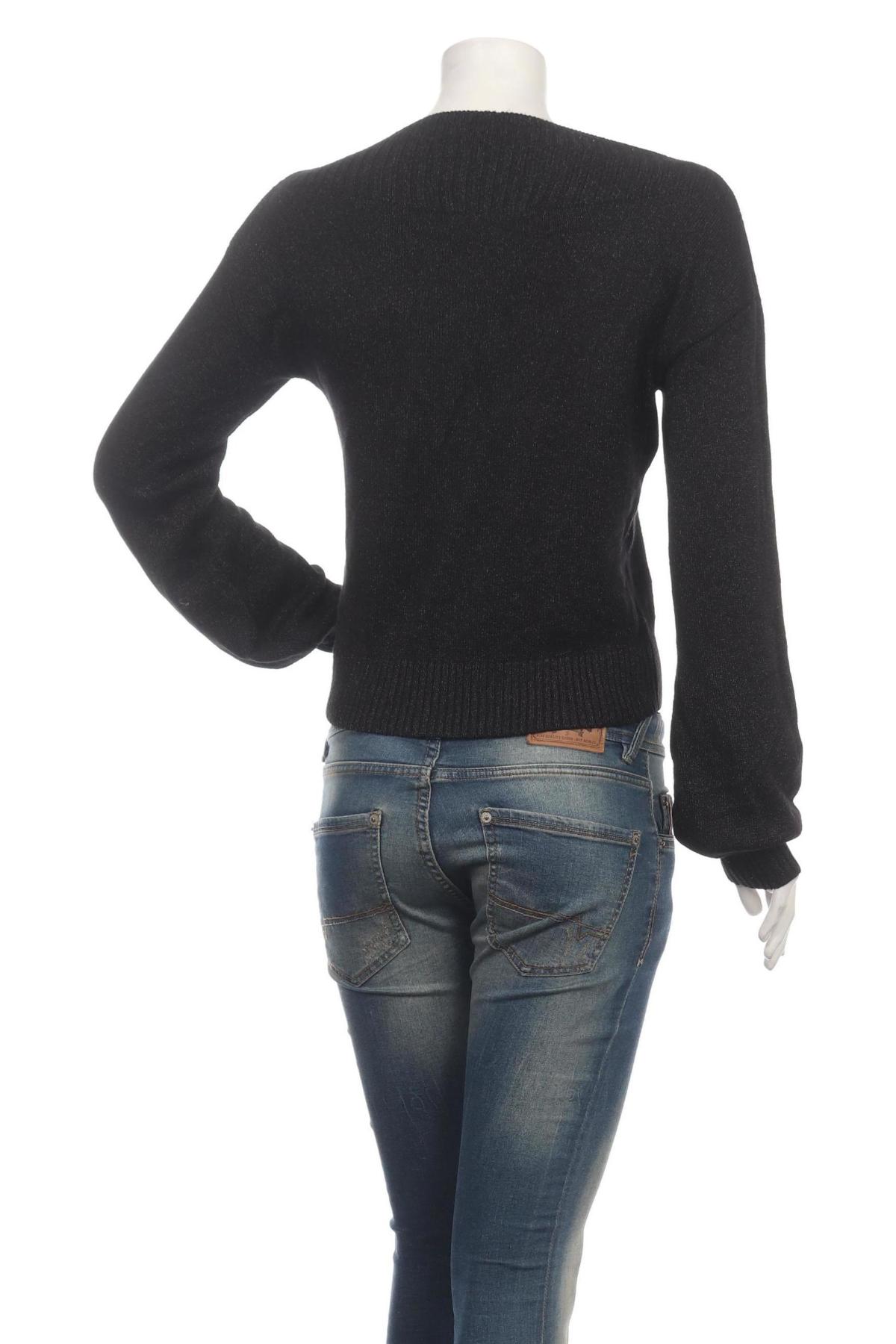 Пуловер GUESS2