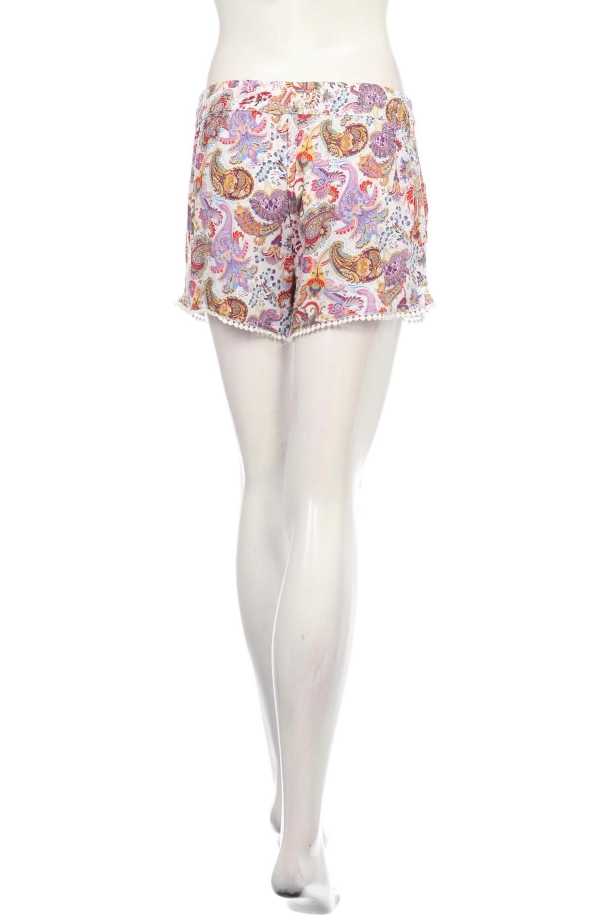 Къси панталони ESSENTIALS2