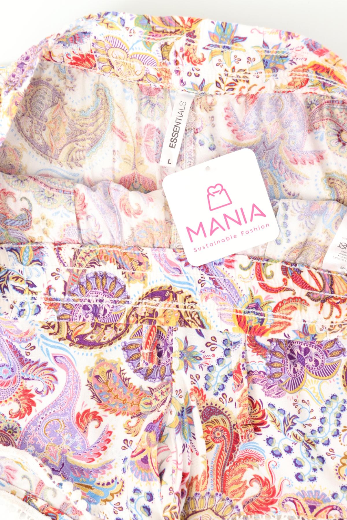 Къси панталони ESSENTIALS3