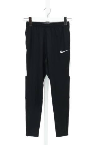 Детско спортно долнище NIKE - Mania Детско спортно долнище NIKE