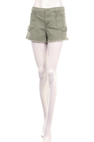 Pantaloni scurţi MUDD