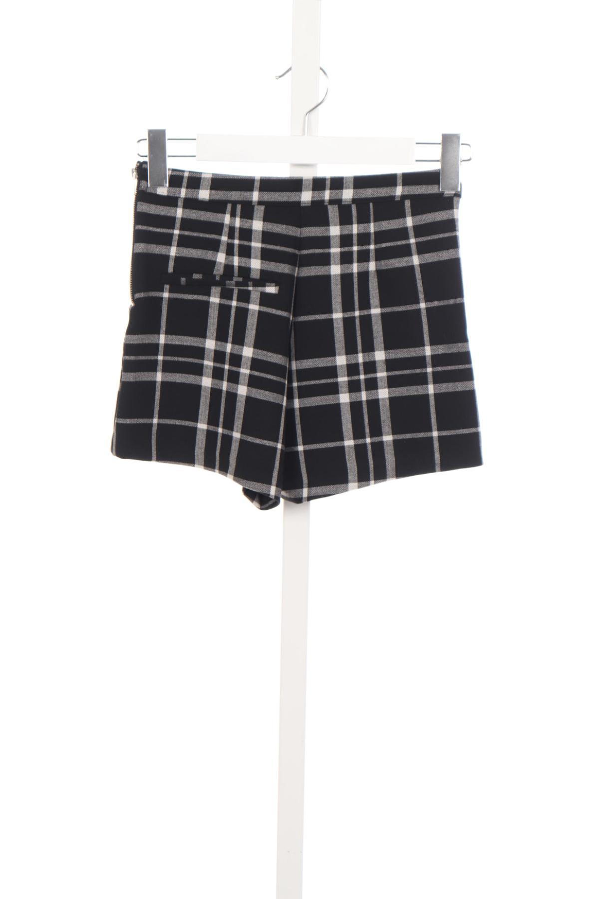 Къси панталони BERSHKA2