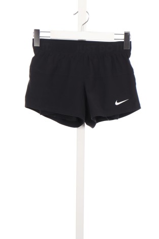 Спортни къси панталони NIKE - Mania Спортни къси панталони NIKE