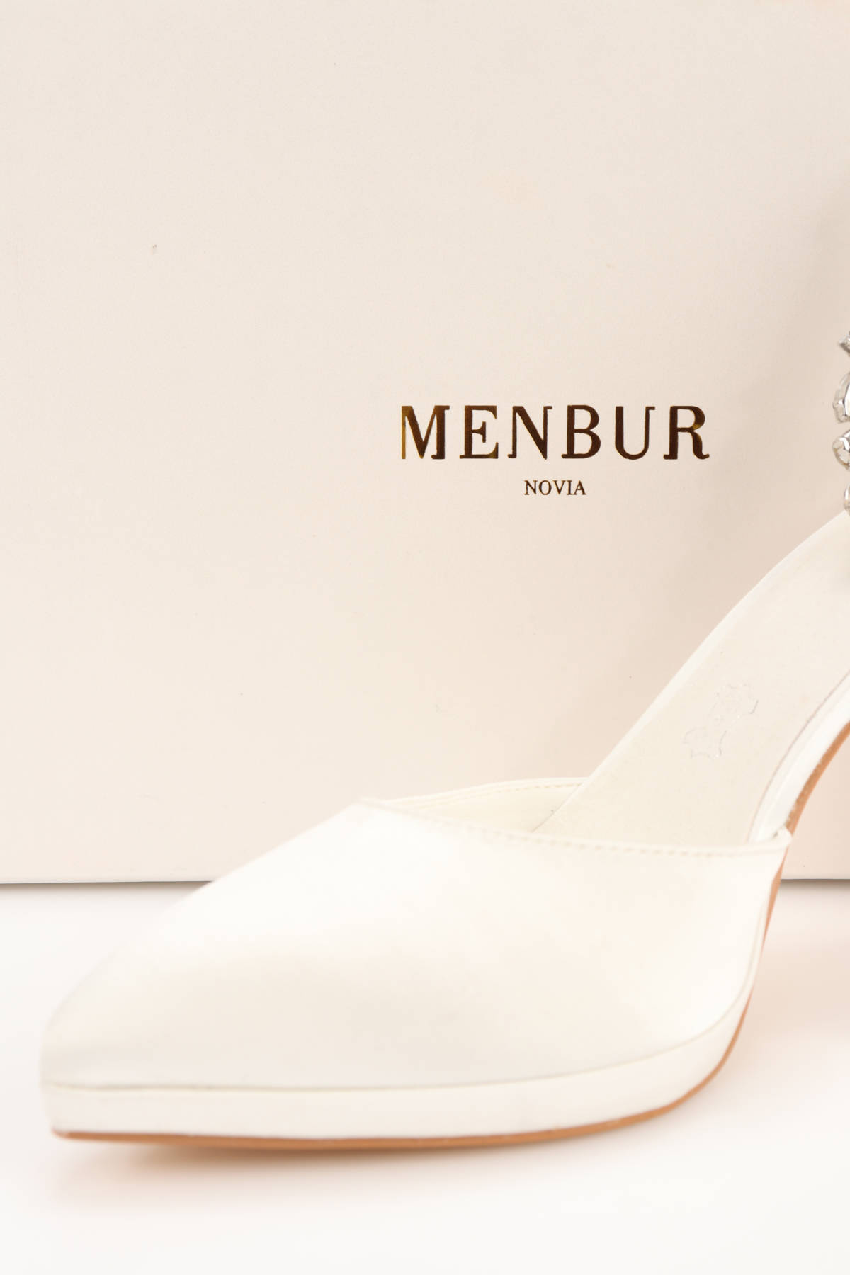 Обувки на ток MENBUR4