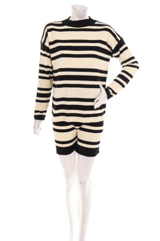 Костюм с панталон NO NAME